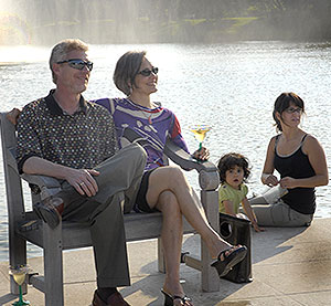 PHOTO: couple enjoying margaritas on the Esplanade