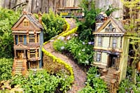 PHOTO: Lombard Street