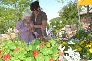 PHOTO: gardening therapy