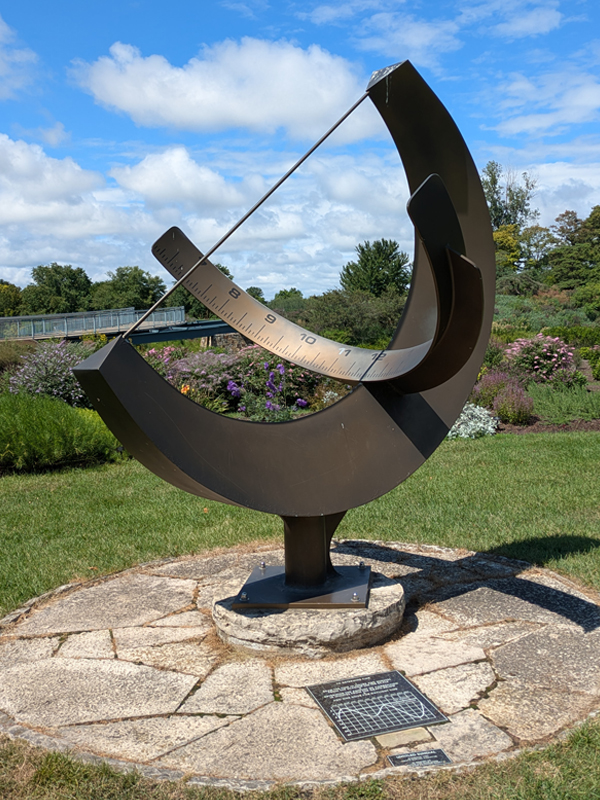 sculpture sindial