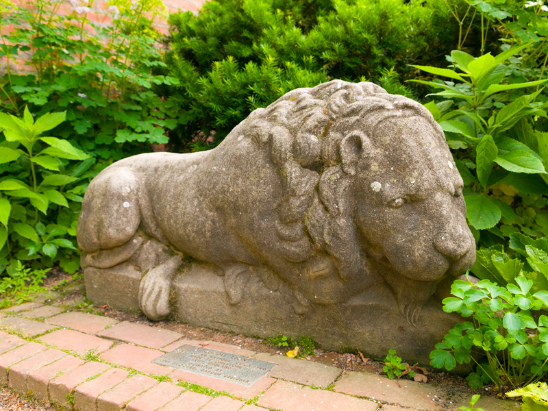 English Garden lions