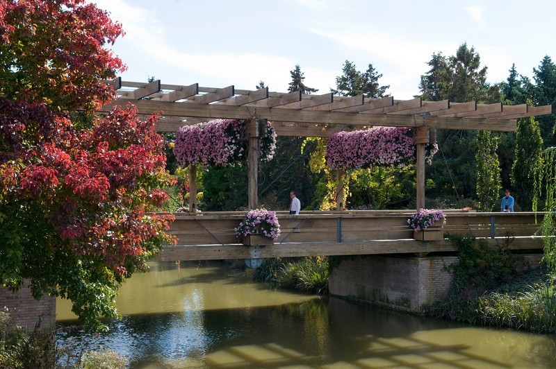 Visitor center bridge