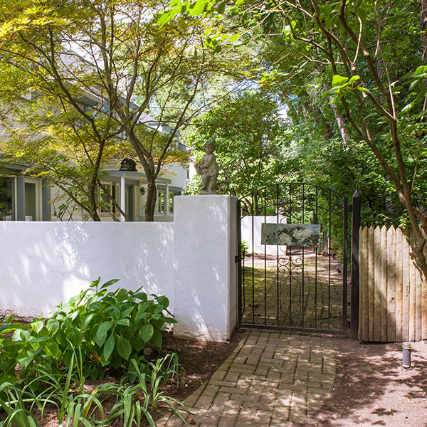 Enclosed side patio area