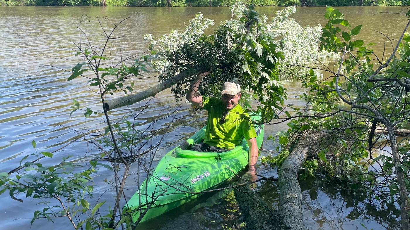 Todd in kayak with mistletoe