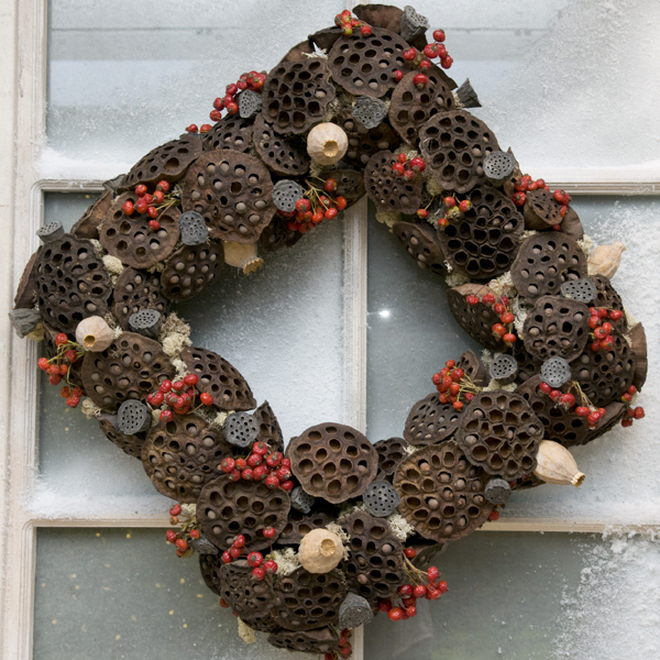 Lotuspod wreath