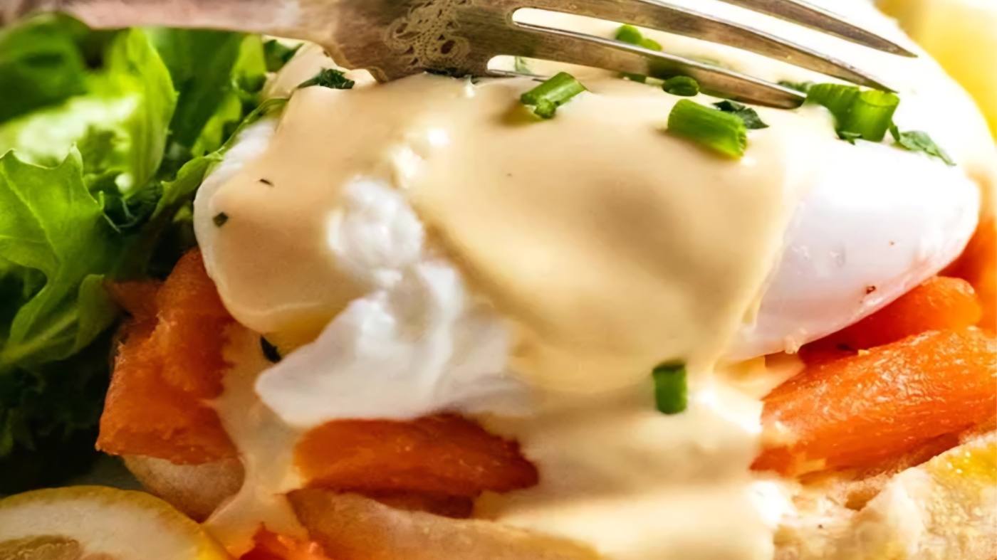 Adult Ed Cooking Eggs Benedict